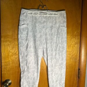 White and Gray Patterned Leggings 1X